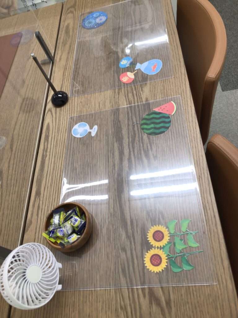 事務所テーブルディスプレイ